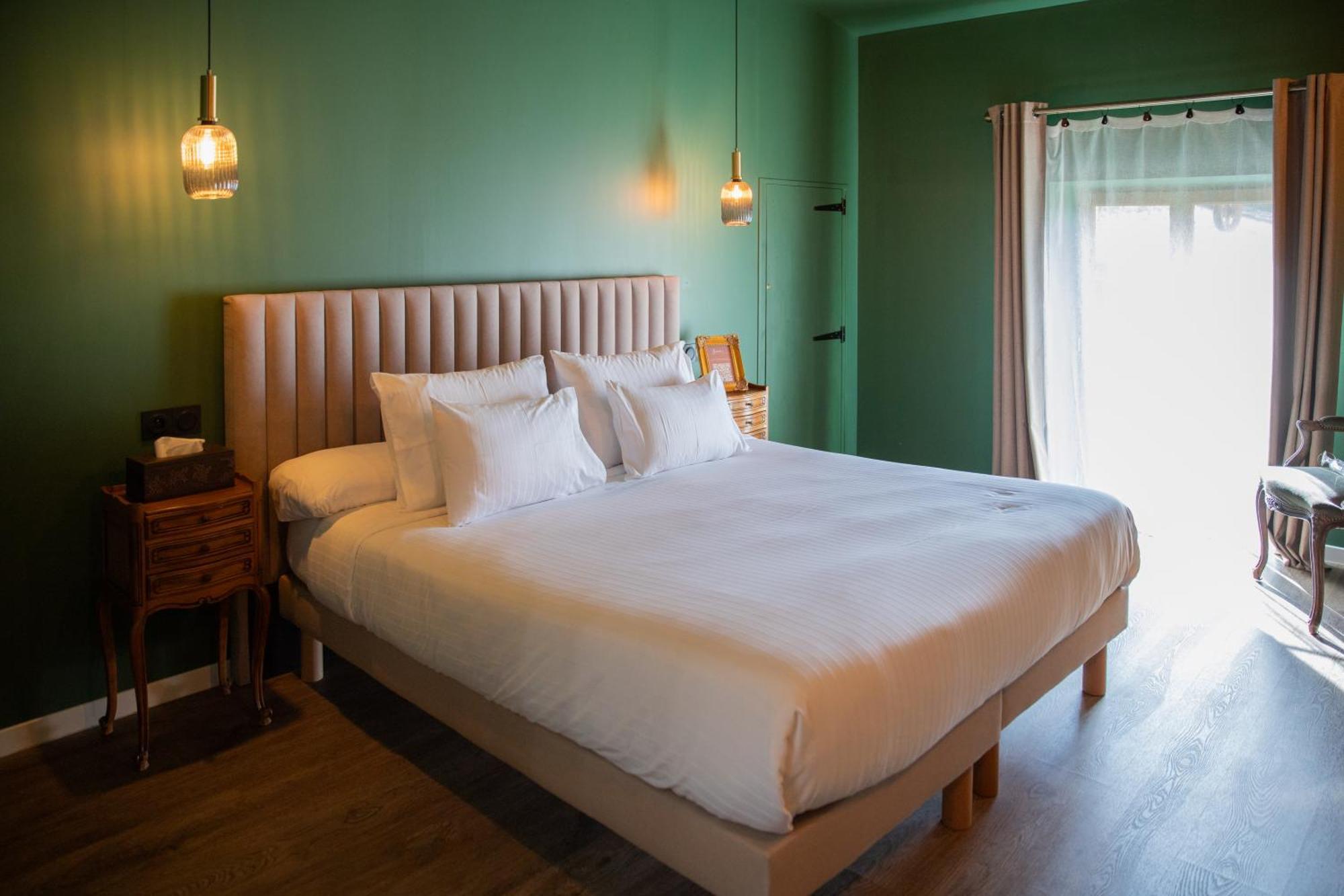Maison Roucas - Restaurant Et Chambres D'Hotes Solérieux Eksteriør billede