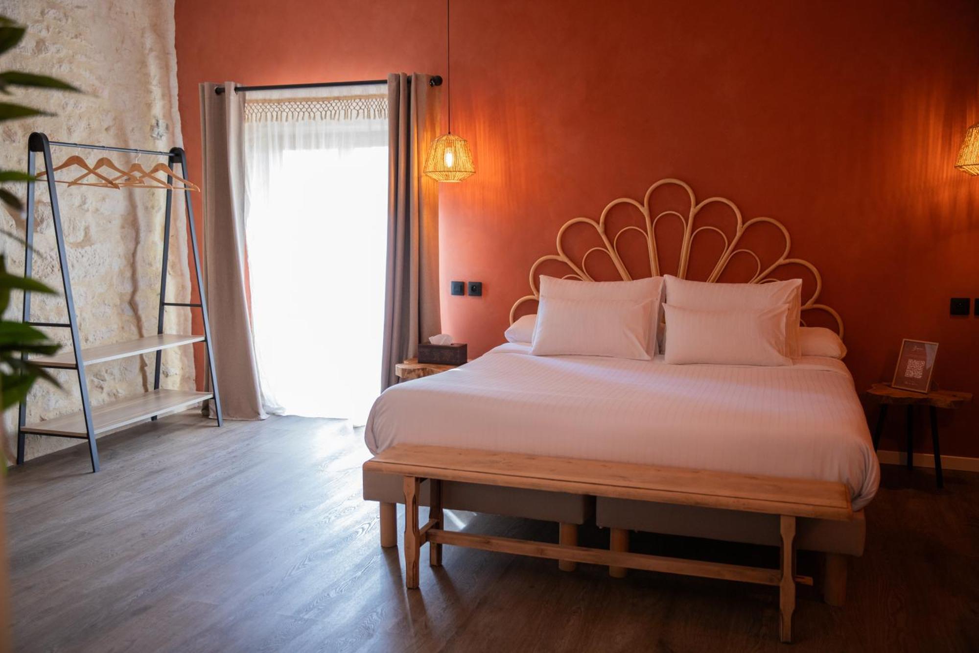 Maison Roucas - Restaurant Et Chambres D'Hotes Solérieux Eksteriør billede