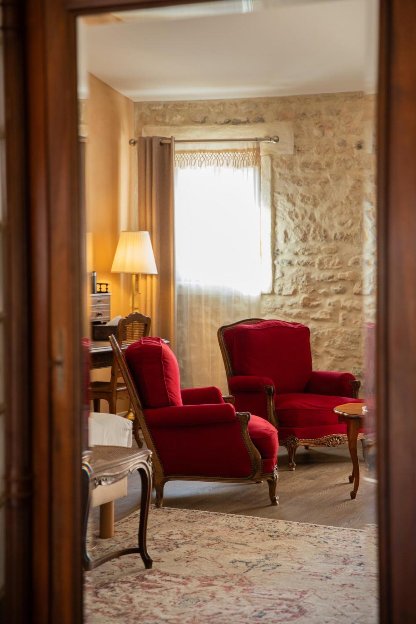 Maison Roucas - Restaurant Et Chambres D'Hotes Solérieux Eksteriør billede