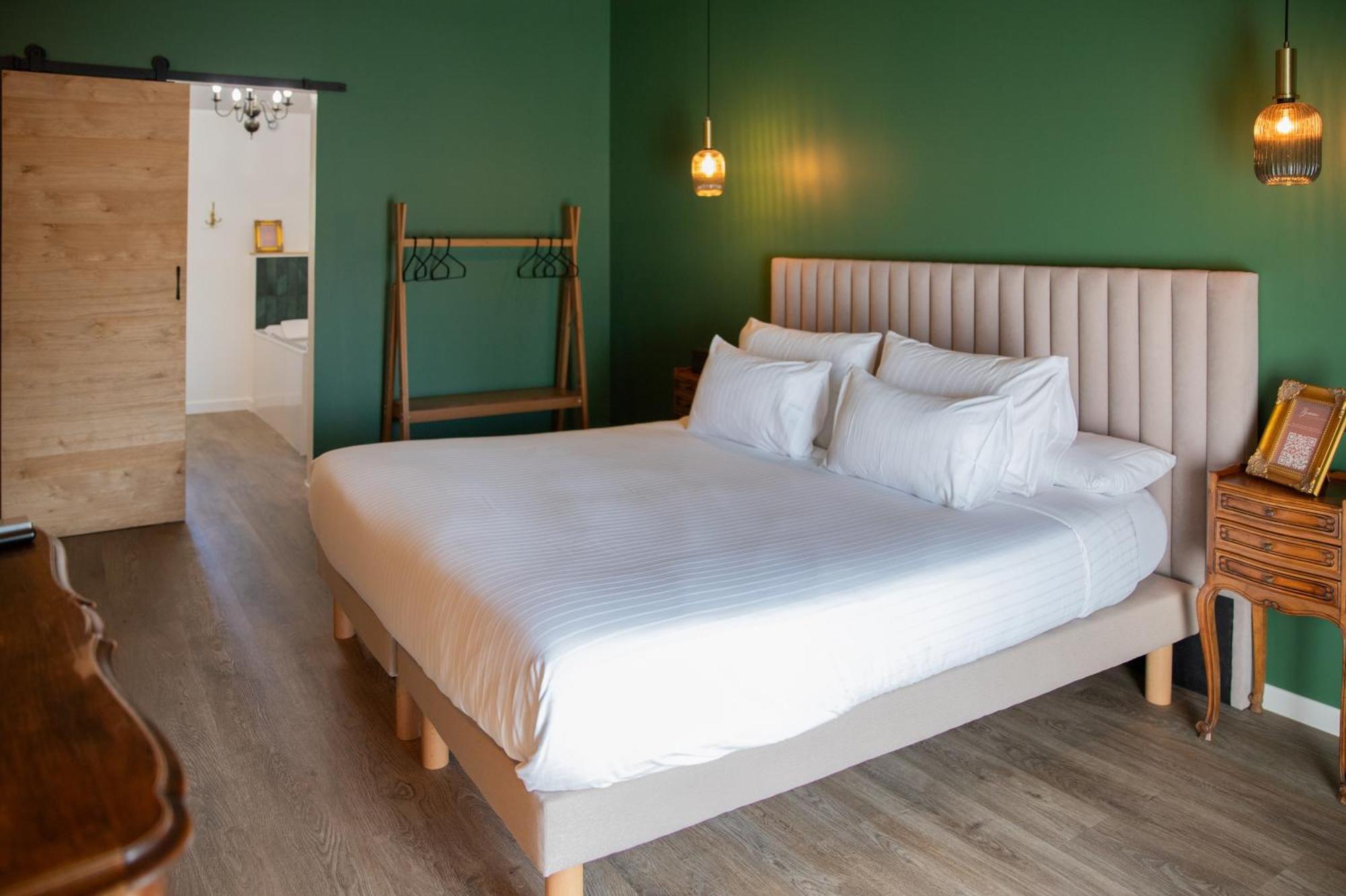 Maison Roucas - Restaurant Et Chambres D'Hotes Solérieux Eksteriør billede